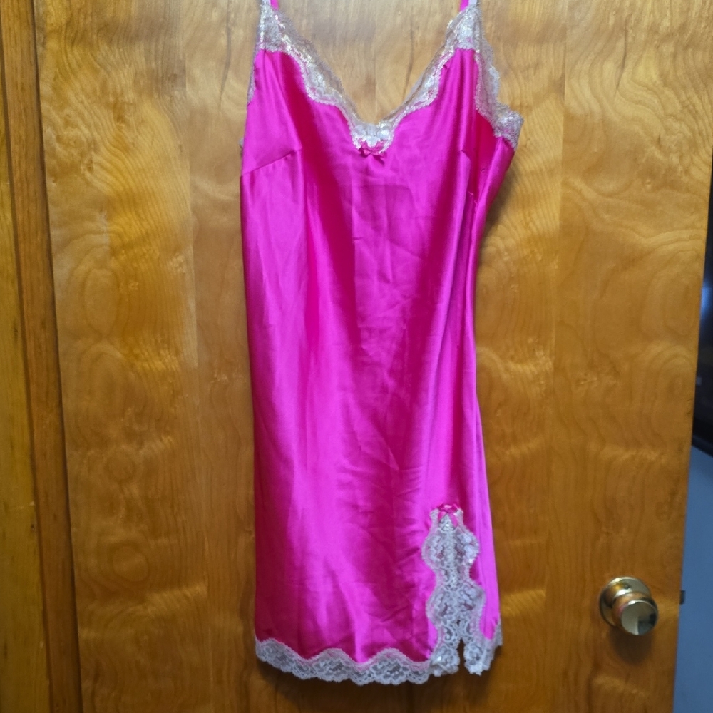 BNWT Victoria's Secret Fuchsia Chemise with Lace Accents - Flaw - See Last Photo